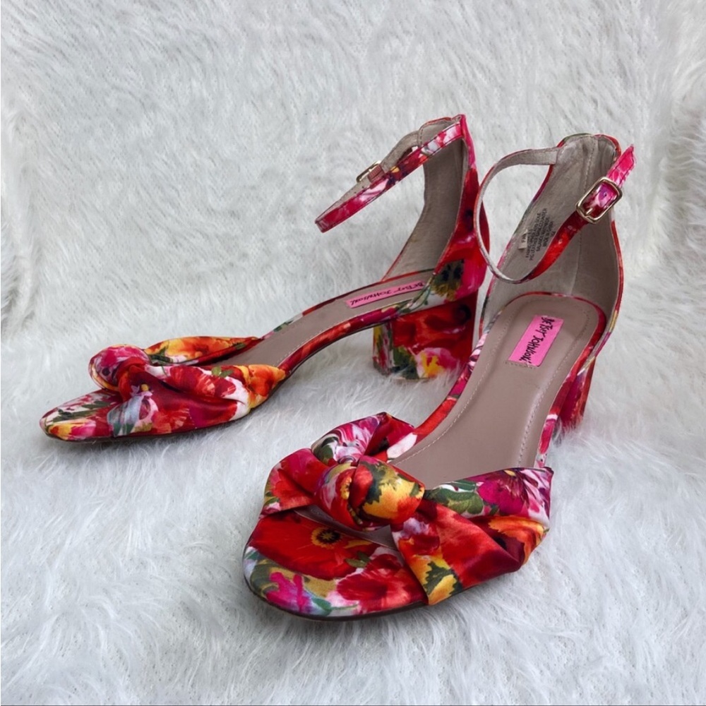 Betsey Johnson Fay Style Floral Heels Red Pink Size 8.5